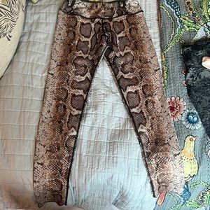 True Religion workout legging’s